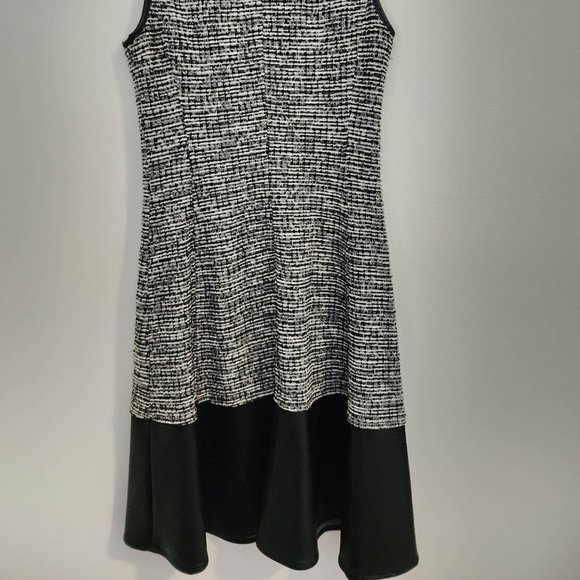 Tommy Hillfigger dress: Simple, elegant, black and white, below the knee length - Picture 2 of 7